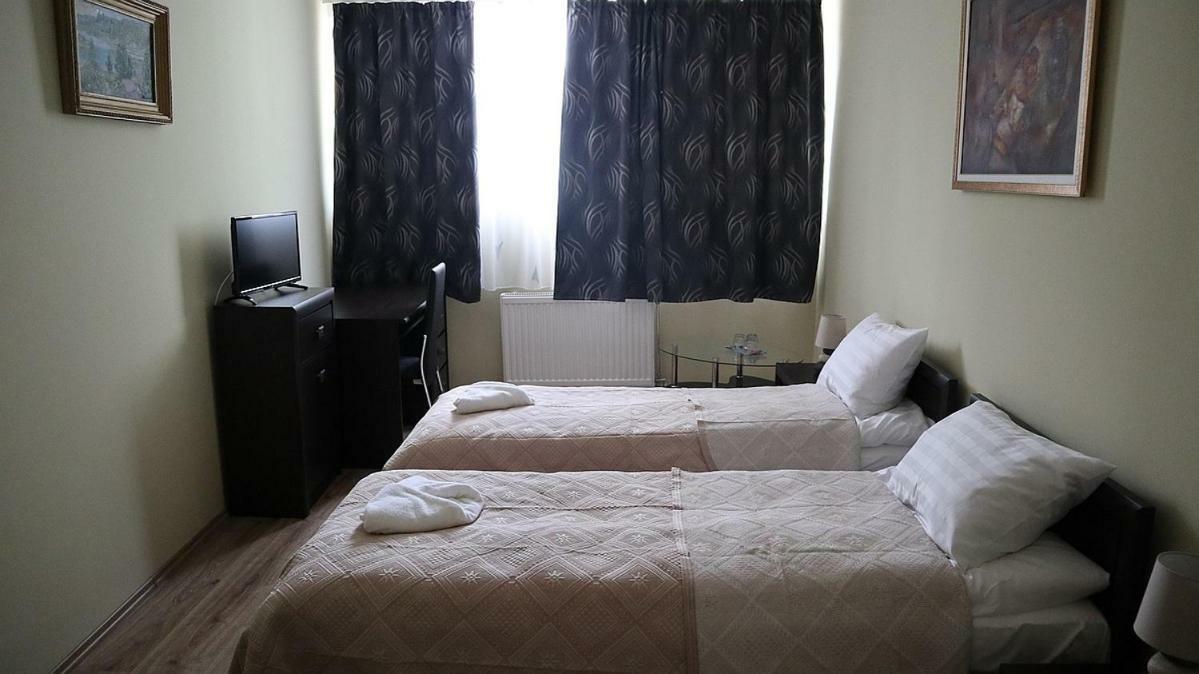 Hotel Szlovak Panzio à Bekescsaba Extérieur photo