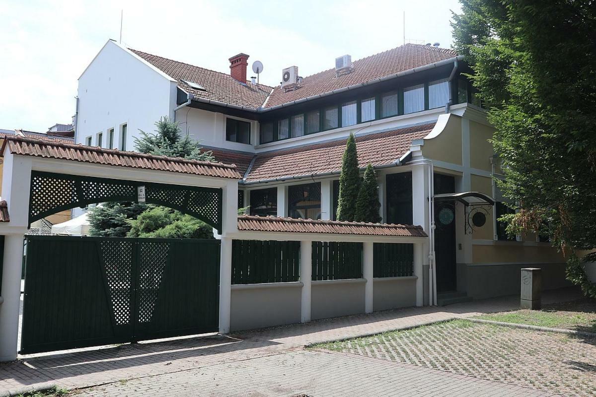 Hotel Szlovak Panzio à Bekescsaba Extérieur photo