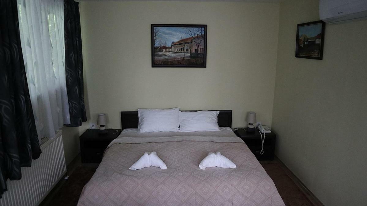 Hotel Szlovak Panzio à Bekescsaba Extérieur photo
