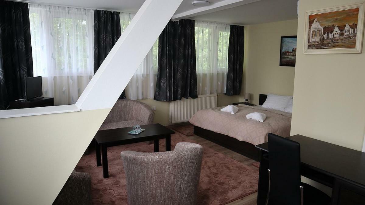Hotel Szlovak Panzio à Bekescsaba Extérieur photo