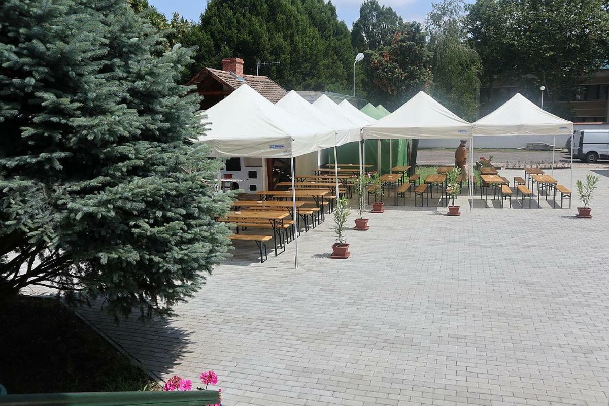Hotel Szlovak Panzio à Bekescsaba Extérieur photo