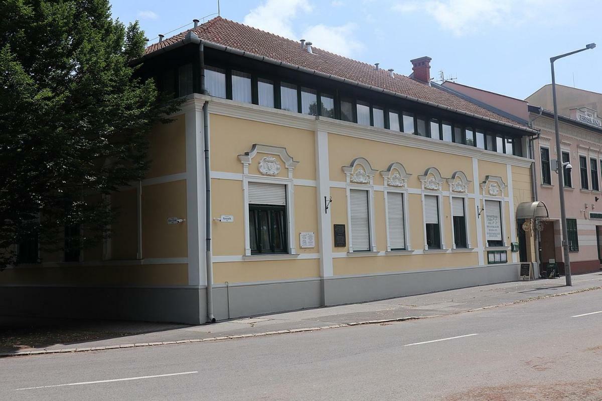 Hotel Szlovak Panzio à Bekescsaba Extérieur photo