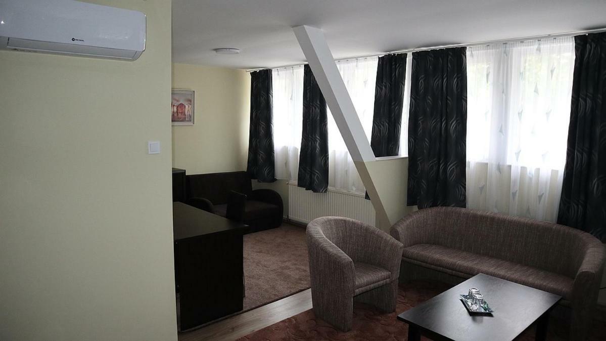 Hotel Szlovak Panzio à Bekescsaba Extérieur photo