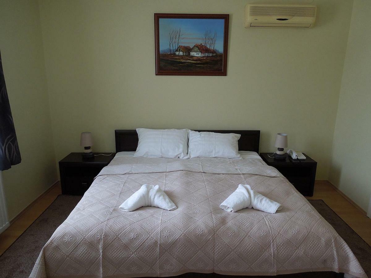 Hotel Szlovak Panzio à Bekescsaba Extérieur photo